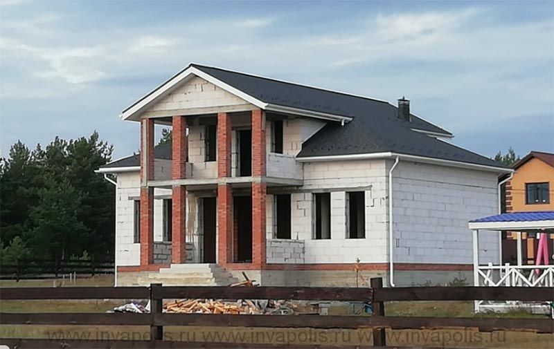 строительство дома - вариант с крытой большой террасой сзади